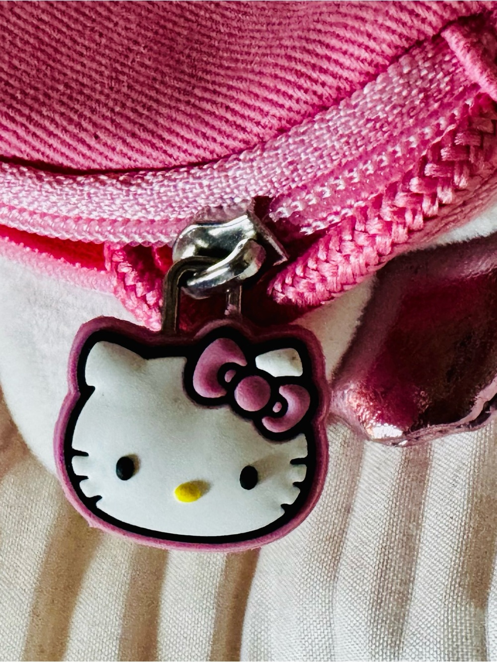 Hello Kitty Small Purse - Picture 4 of 4